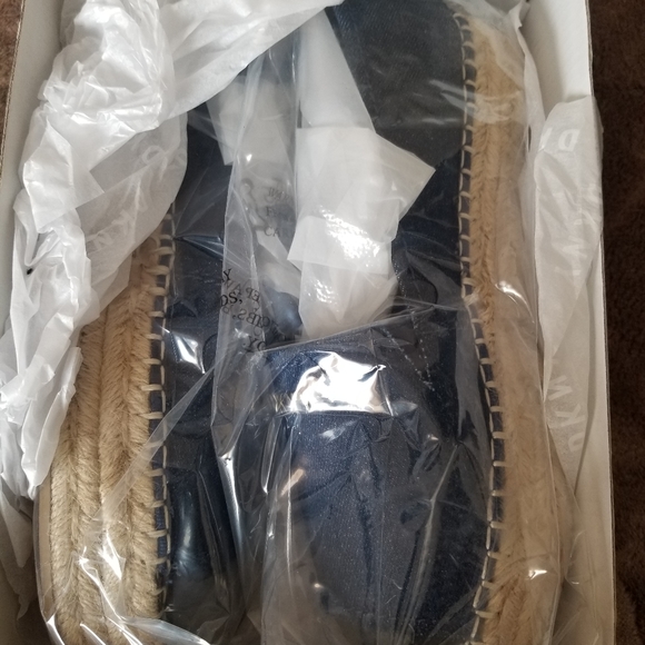 Size 11 & 8 DKNY Mer Espadrilles in Denim - Picture 5 of 5